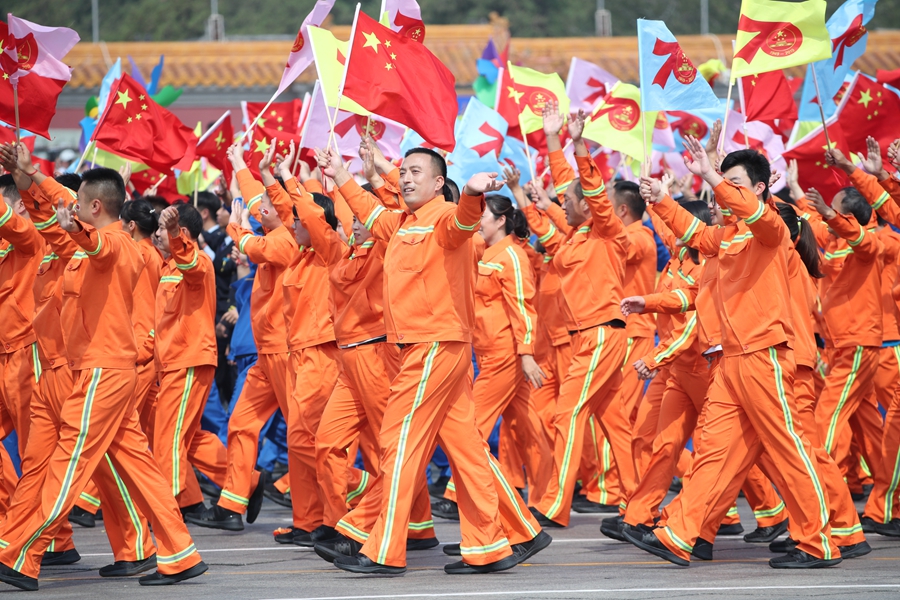 群众大游行，欢乐的海洋！