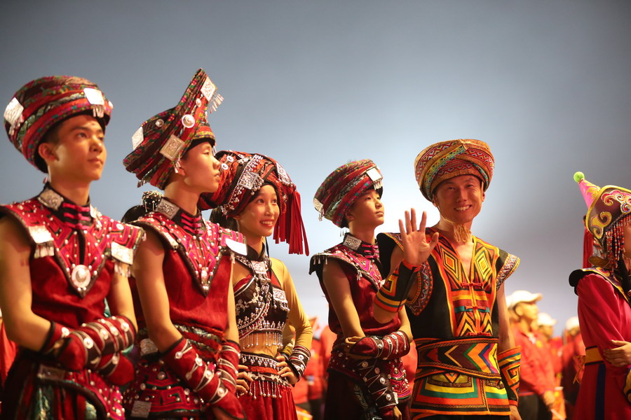 好儿好女好家园，齐心奔小康，共圆中国梦