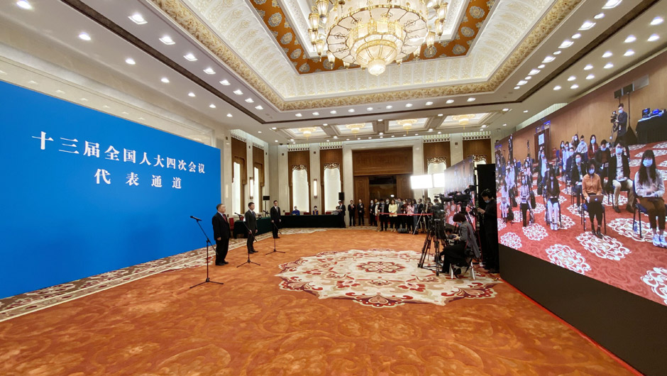 “代表通道”现场