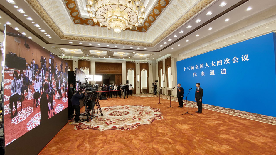 “代表通道”现场