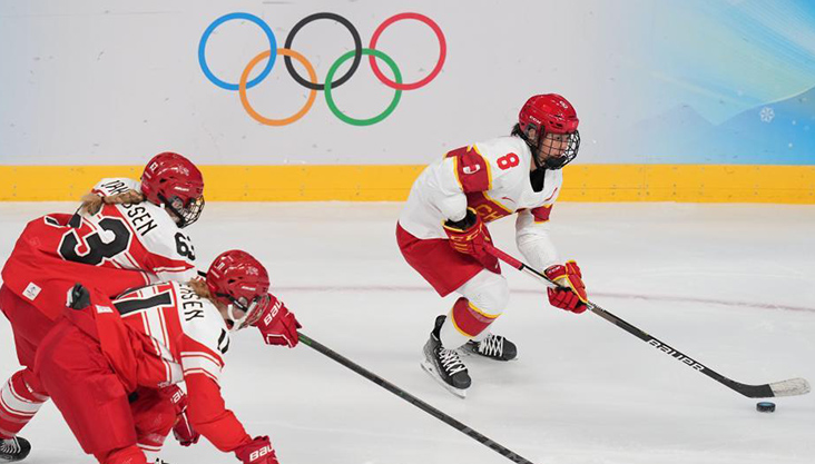 冰球女子小组赛：中国队战胜丹麦队