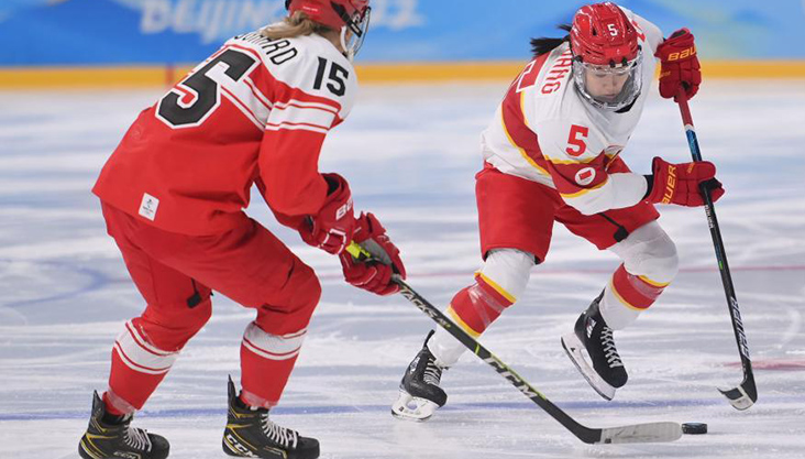 冰球女子小组赛：中国队战胜丹麦队