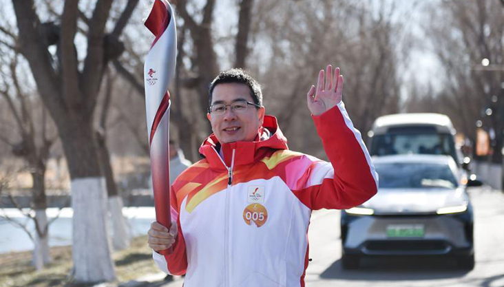 北京冬奥会火炬在大运河森林公园传递