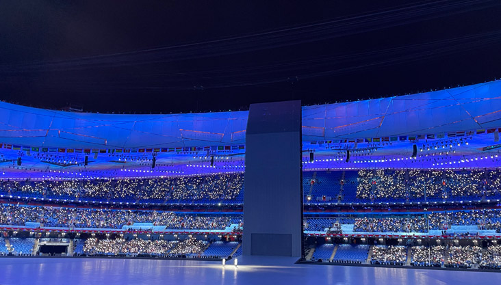 全场观众们打开了手机灯光