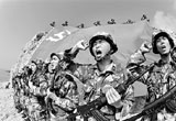 沈阳军区某部官兵向党旗宣誓表卫国守疆决心
