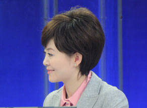 主持人赵艳在访谈中