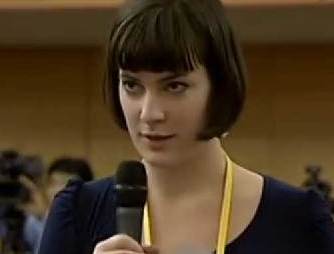 外籍女记者连续抢到发言机会被称&ldquo;提问姐&rdquo;