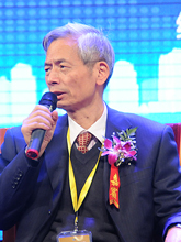 中国房地产研究会副会长、中国房地产业协会副会长朱中一发言