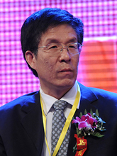 国务院国资委研究局副局长楚序平听取分论坛讨论