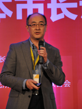 厦门市规划局局长赵燕青发言