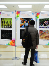 嘉宾观看获奖作品