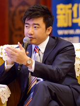 著名节目主持人芮成钢