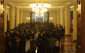 两会预热 众媒体签注熙熙攘攘