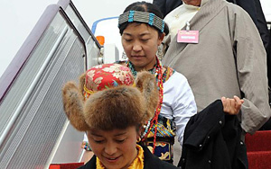 西藏代表团抵京