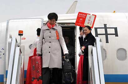 （两会）各代表团陆续抵京