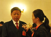 全国政协委员、国务院扶贫办主任范小建接受新华网、中国政府网记者专访