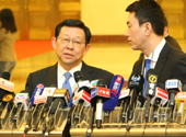 全国政协委员、商务部部长陈德铭接受记者采访