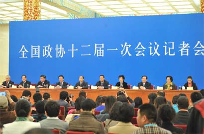 民主党派中央和全国工商联领导人集体接受媒体采访