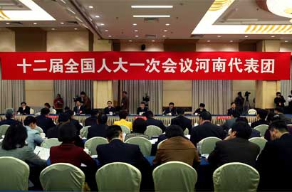 河南代表团全体会议审议政府工作报告