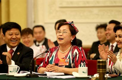 两会发言 古丽代表受鼓励