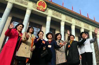 节日履职的女委员们