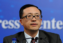 记者会主持人崔文良