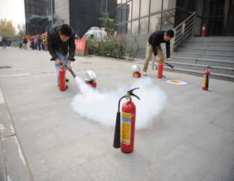 新华网进行消防演练比赛