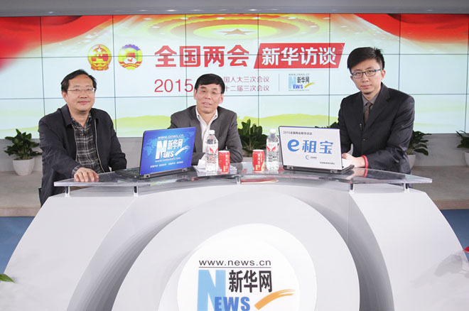 嘉宾与主持人合影