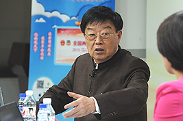 嘉宾与主持人对话