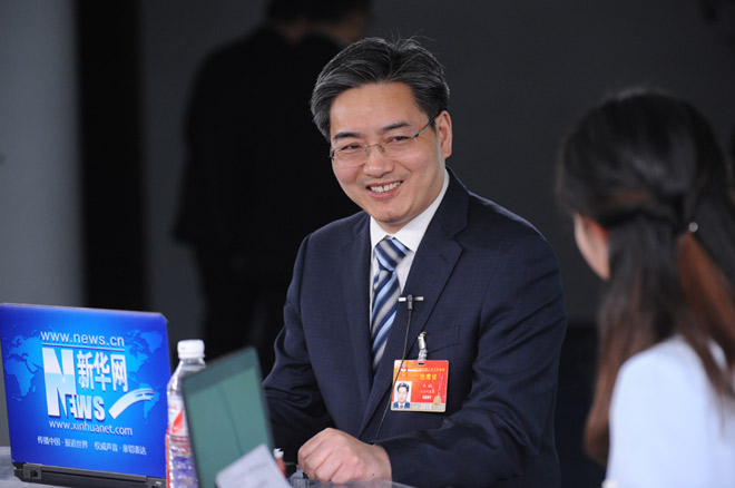 朱民解答主持人问题