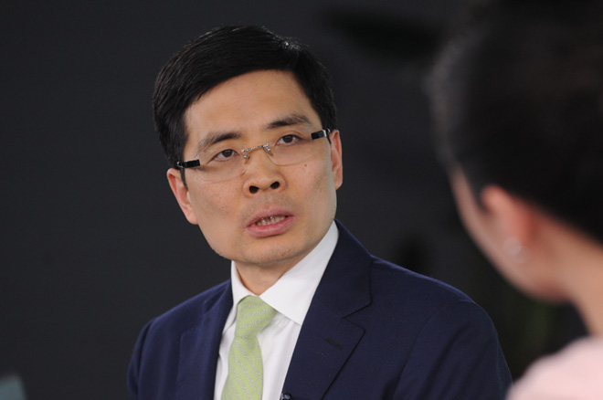 周云杰解答主持人提问