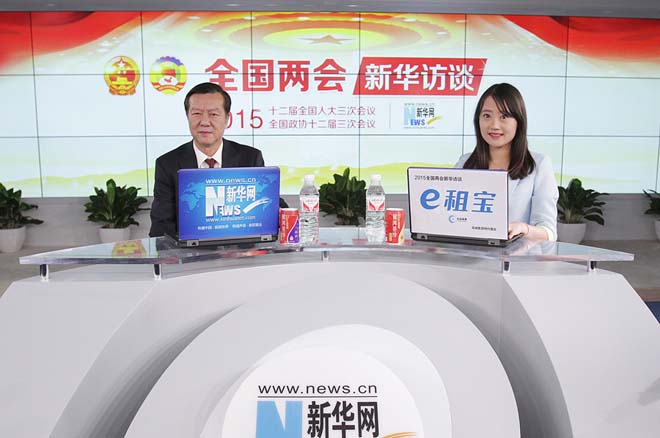 嘉宾与主持人合影