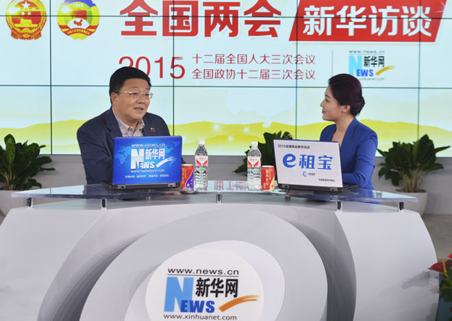 肖伟与主持人交流