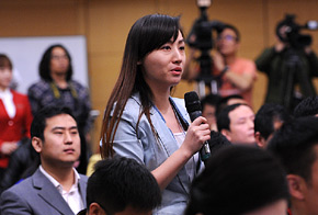 东方卫视记者提问