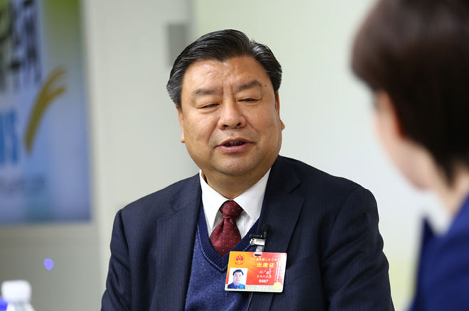 柏广新解答主持人问题