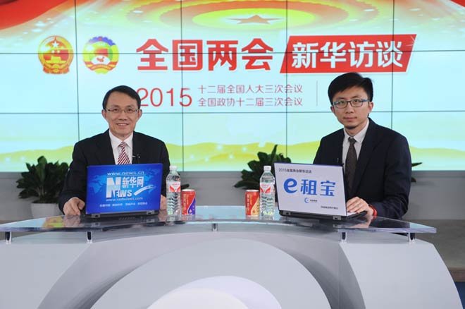 嘉宾与主持人合影