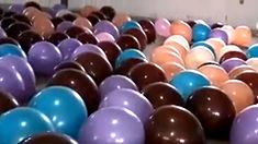 走向胜利・纪念大会倒计时：7万只气球如何充气 怎么放飞