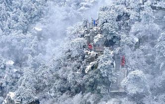 江西廬山降下春雪 雲霧雪景如夢如幻