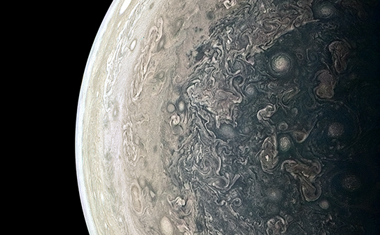 木星南极高清画面曝光 “朱诺”号长留错误轨道
