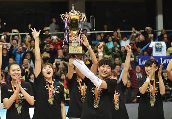 北京女篮创佳绩 三夺联赛总冠军