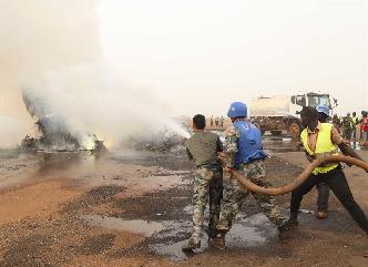中国赴南苏丹（瓦乌）维和部队参与失事客机救援工作