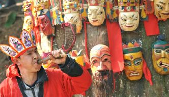 貴州村民敬拜亞洲最大紅豆杉 有千年樹齡