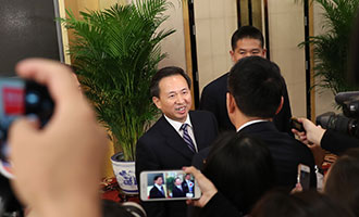 环境保护部党组书记、部长李干杰接受记者采访