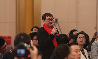 俄罗斯金砖电视台、阿尔法电视台记者提问