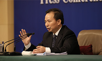 环保部部长李干杰回答记者提问