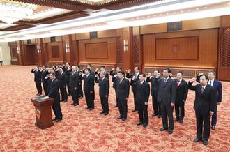 国务院部长、委员会主任、中国人民银行行长、审计长进行宪法宣誓