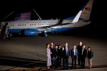 特朗普迎接从朝鲜返回的三名美国人