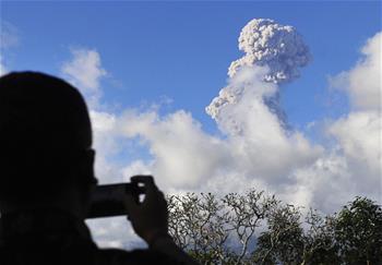 印尼阿貢火山持續噴發