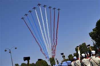法国举行国庆阅兵仪式