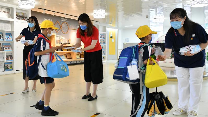 北京市の小中高校が授業再開